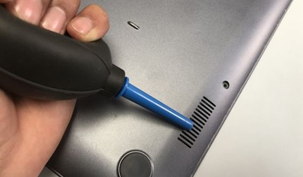 Cleaning laptop vents