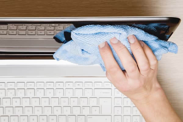 clean monitor